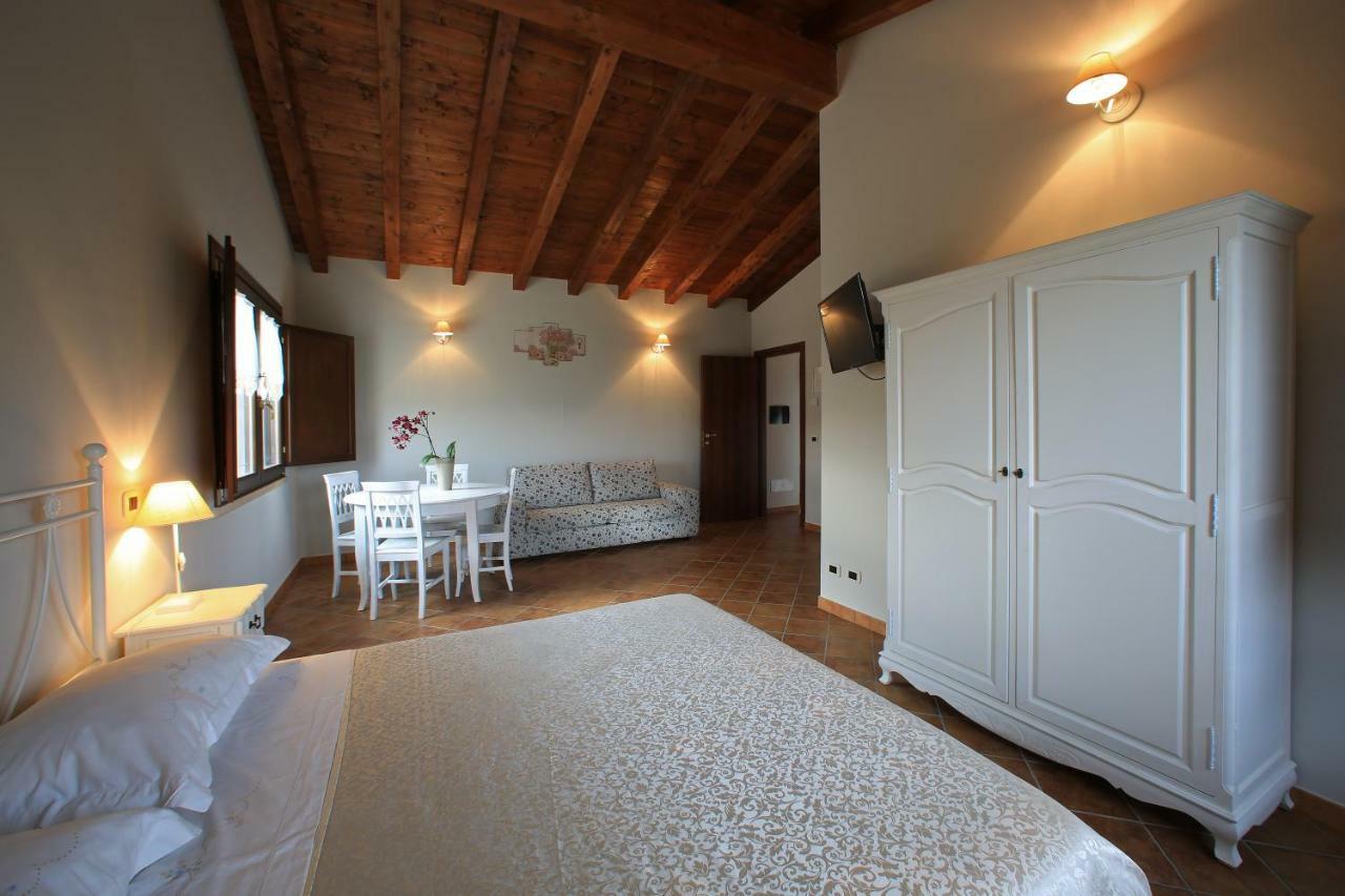 Casale Madeccia Guest House Sonnino Exterior photo